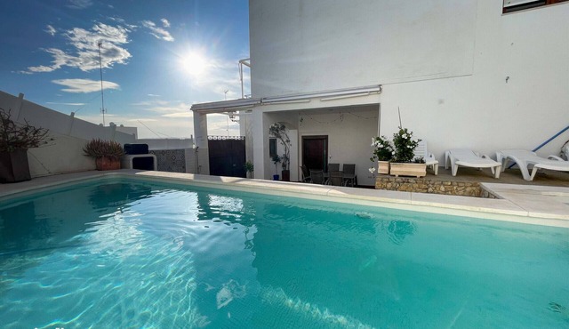 STE003 Riverview 4 Bedroom House, with Private Pool