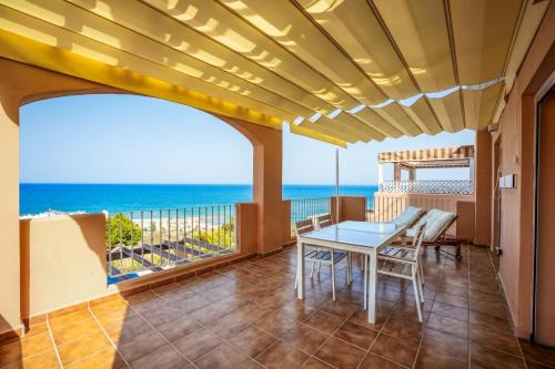 Strandapartment mit Panorama-Meerblick