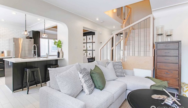 Strathcona. Sleeps 6. Steps from Whyte Ave.