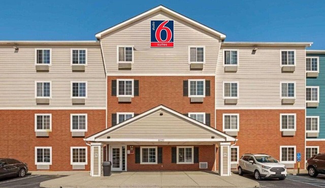 Studio 6 Sharonville|Cozy ADA Full Bed,Tub,Nsmk|Kitchen