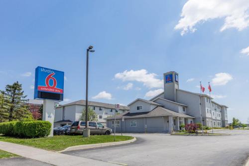 Studio 6 Toronto - Mississauga with Kitchenettes
