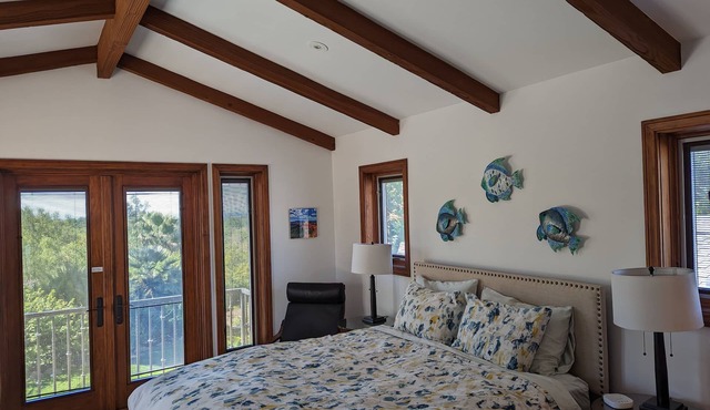 Studio w/Views & Separate Entrance