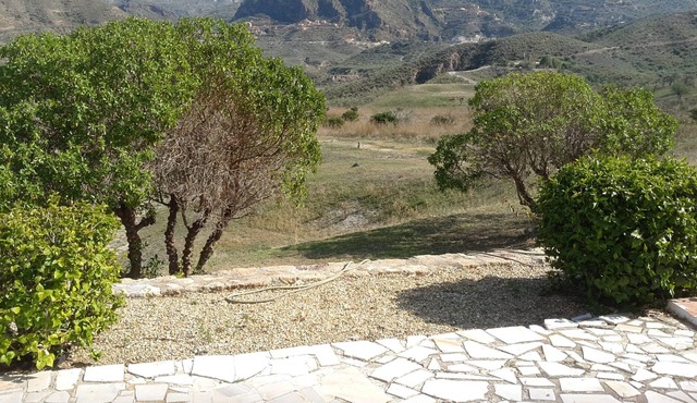 STUNNING AND PEACEFUL 2 BED 2 BATH DUPLEX WITH BEAUTIFUL MOUNTAIN VIEWS