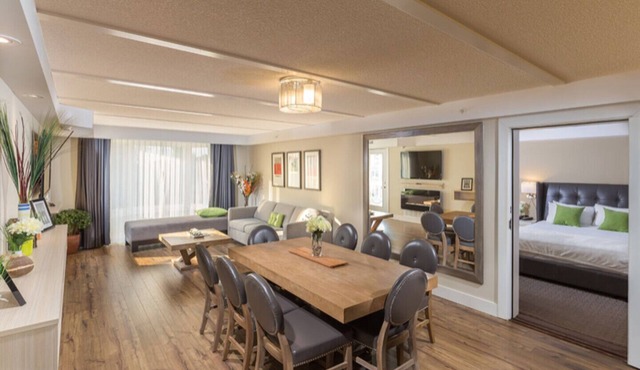 Stunning Executive Waterfront 2-Bdrm Penthouse Suite - Luxury Collingwood Resort