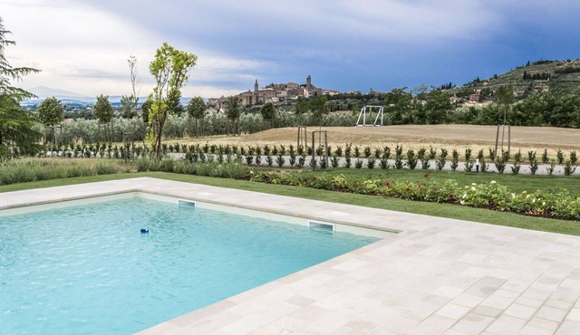 Stunning private villa with WIFI, private pool, TV, patio and panoramic view, close to Cortona