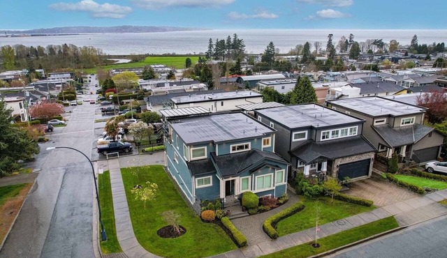 Stunning Oceanview Villa Steps from White Rock Beach
