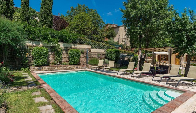 Stunning private villa with A/C, private pool, WIFI, TV, veranda and pets allowed, close to Arezzo