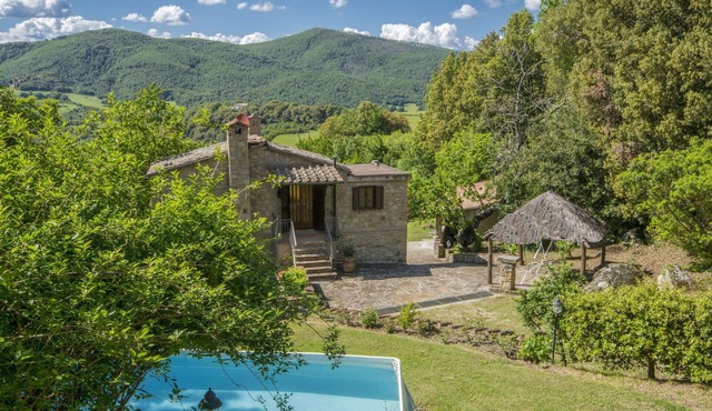 Stunning private villa for 8 guests with A/C, WIFI, private pool, TV and pets allowed