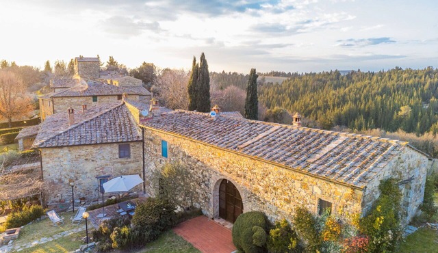 Stunning private villa for 4 guests with pool, WIFI, TV, terrace and panoramic view