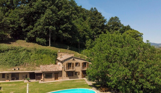 Stunning private villa for 9 guests with A/C, WIFI, private pool, TV and pets allowed
