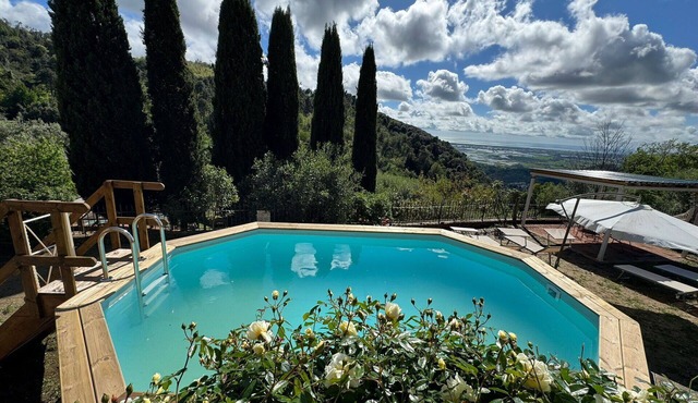 Stunning villa with private pool, WIFI, TV, terrace and panoramic view, close to Lucca