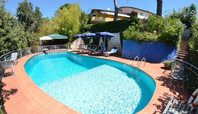 Stunning villa with WIFI, A/C, private pool, TV, veranda and pets allowed, close to Viareggio