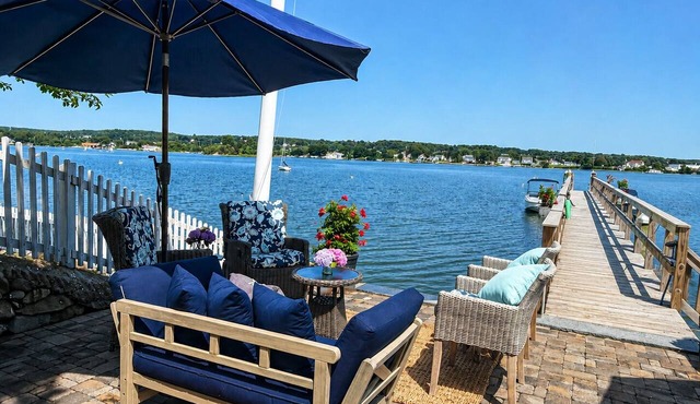 Stunning Waterfront Home-Outdoor Kitchen & Living, Pizza Oven, Fireplace & Dock