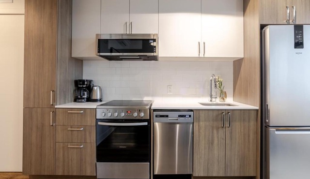 Stylish 1-BDR Apt in DT MTL – Prime Spot!