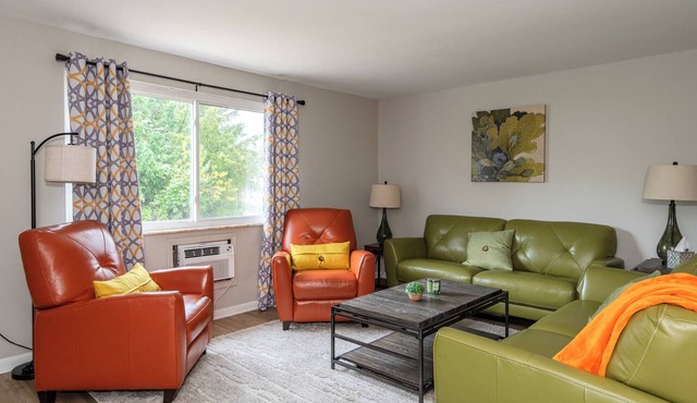 Stylish 2BR retreat on 2nd FL 1 block from The Greene. Modern vibes, Gigabit WiFi, and private garage. Ideal for UD, WPAFB, and traveling professionals.