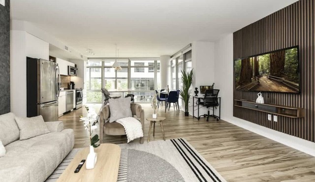 Stylish 2BR Stay with Gym, Parking & Rooftop Views