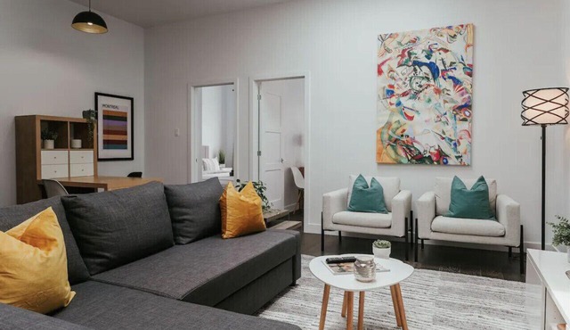 Stylish and bright 2bdr near St-Hubert Plaza
