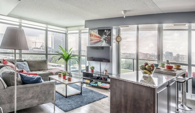 Stylish Corner Panoramic | Steps to Lake & Downtown Core