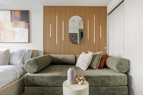 Stylish Studio Sleeps 4 with Balcony by Eaton Centre