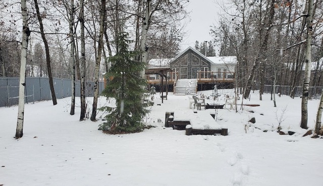 sunset views, private beach, hiking, ice fishing, marina, harbour, bbq, fire pit