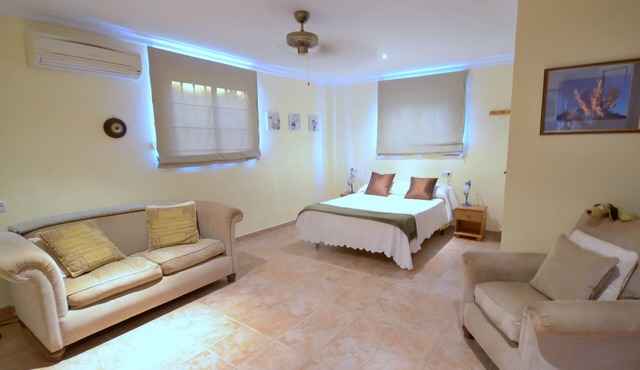 Super Open-plan living Studio Apartment Countryside location.