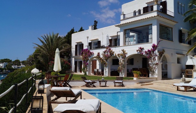 Superb Waterfront Old Style Villa with Large Private Pool and direct Sea Access!