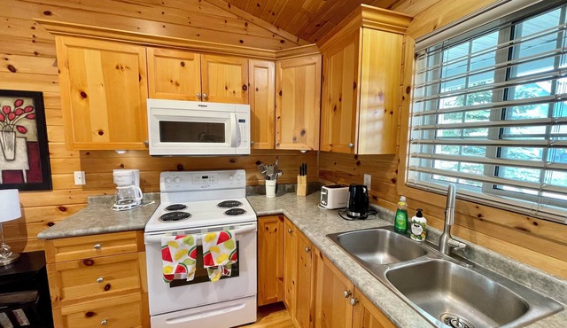 Superhost!- Cozy and quiet chalet retreat