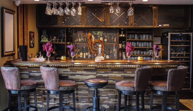 Symphony Hotel & Restaurant