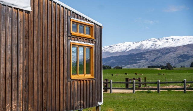 Tarras Tiny Haven Stargaze, Unwind, Wake to Mountain Views
