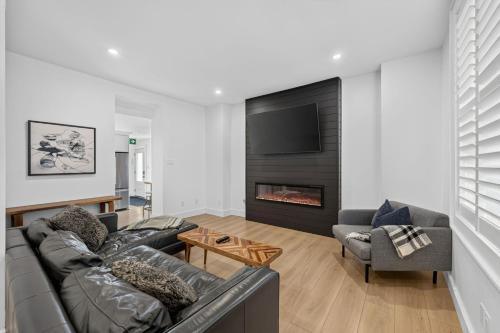 The 1883 Century Flat Suite