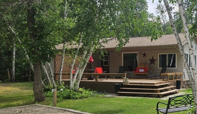 The Birch Grove Escape! Year round, park like setting, short walk to beach