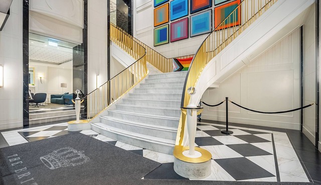 The Britt| King Bed, Jacuzzi Gym Pool and More| Your Downtown Getaway|