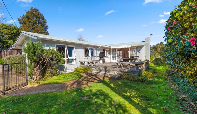 The Lake Escape - Taupo Holiday Home