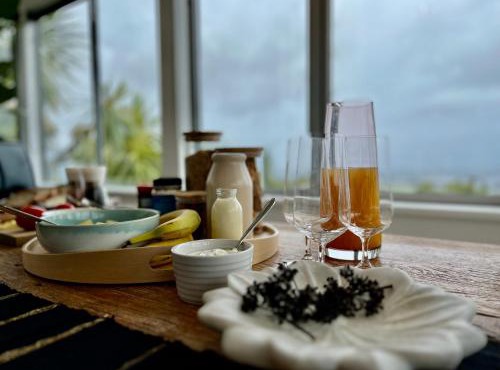 The Lighthouse - Free Breakfast with Stunning Mountain & Sea Views