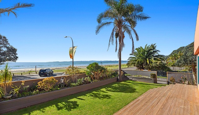 The Lights House - Beachfront Ohope Holiday Home