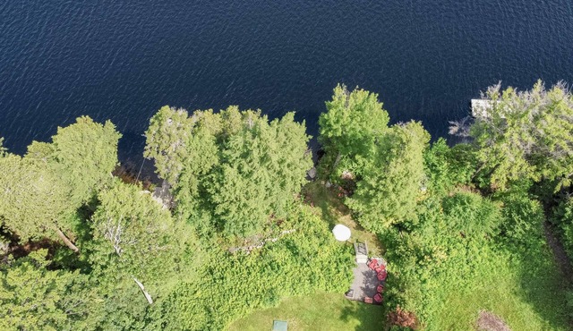 The Mariposa - stunning waterfront with hot tub!