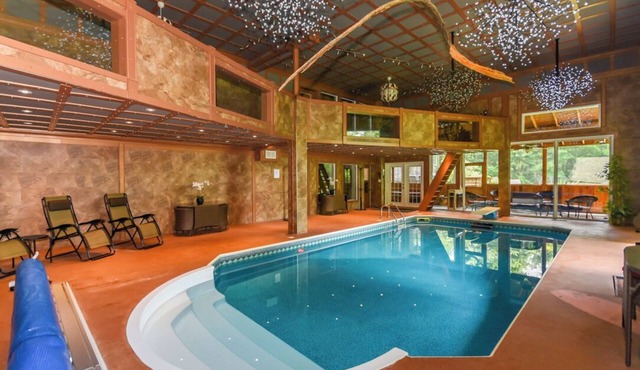 Thousand Owls Estate, a private oasis in Ottawa - indoor pool, spa, games + more
