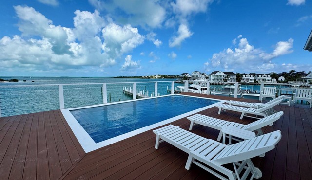 Three Little Birds: Waterfront Home-Private Pool & Dock Perfect For Boaters!