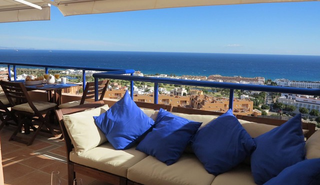 TOPLIGGING: Luxury penthouse, golf, terrace 180 ° fantastic sea view, free Wifi