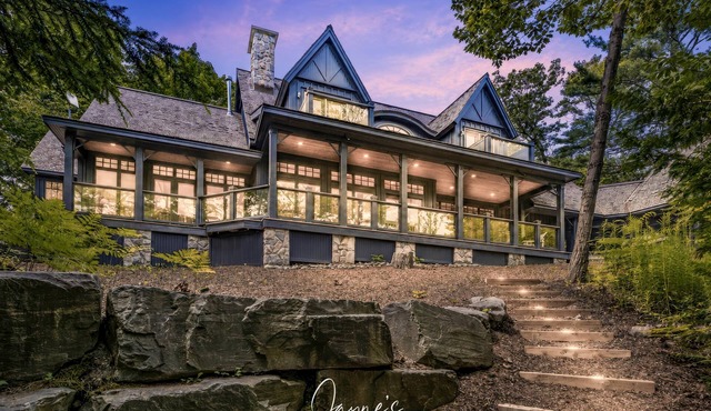 Traditional 6 bed 5 bath cottage on Lake Joseph with boathouse & pickleball!