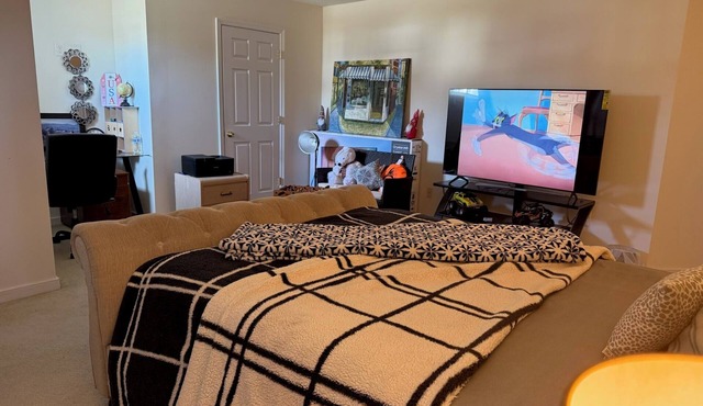 Tranquil 1-bedroom in charming house with Shared Bathroom