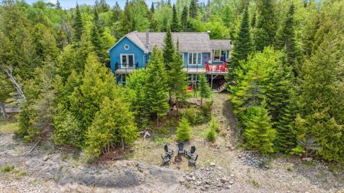 Tranquil 4BR Waterfront Island Retreat