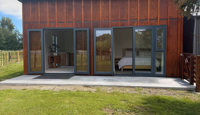 Tranquil Tūī Pond Cottage located in peaceful rural setting close to Whanganui.