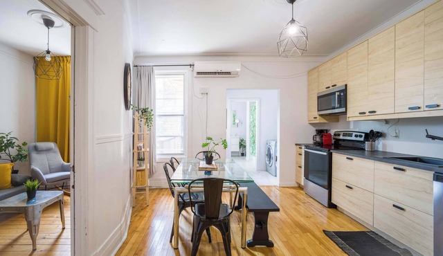 Trendy 4 BR Home Ideal for Student Groups