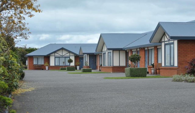 Tudor Lodge Motel