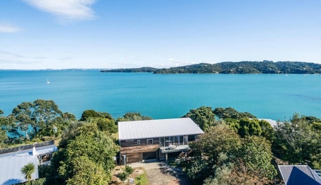 TUI POINT WAIHEKE | Be My Guest