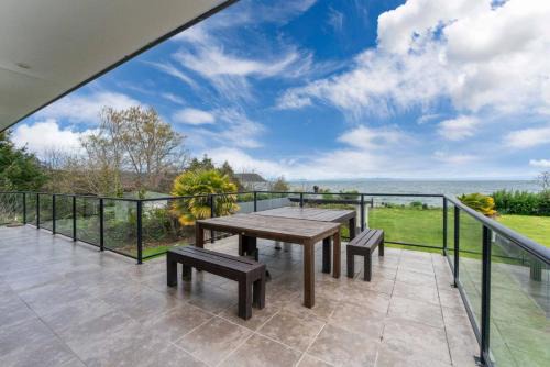 Ultimate Lakefront Getaway
