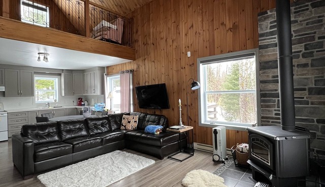 Ultra-Quiet and Cozy Chalet Nestled in Beautiful Trees and Peaceful Nature!