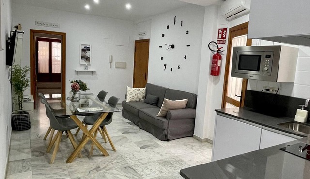 Unique Apartment in Córdoba's Historic Jewish Quarter, 5-Min Walk to Mosque-Cathedral