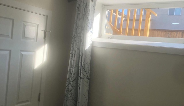 Unique Favor – 2 Bedroom Basement (Prairie Pointe)